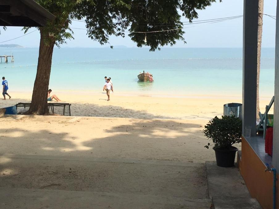 ลุงดำฮัทบีช Hotel Koh Samet Exterior foto